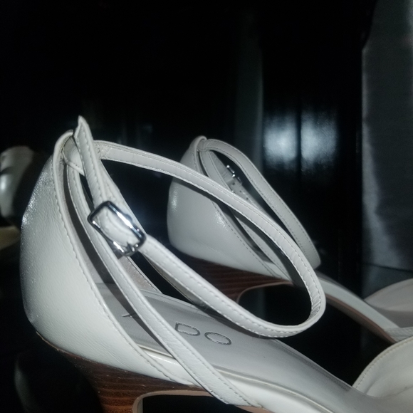 ALDO leather pointy toe heels w ankle strap - Picture 6 of 7